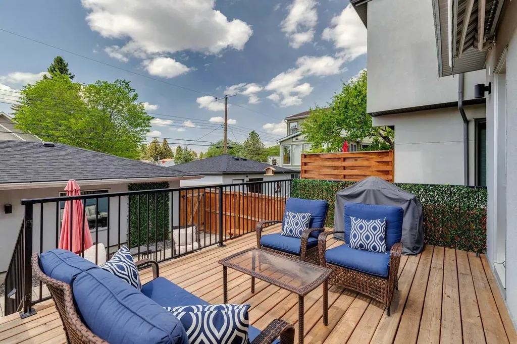 3507 41 Street SW Calgary AB T3E 3L4
