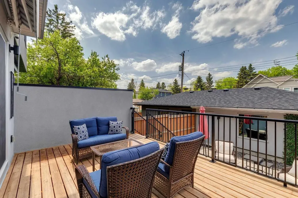 3507 41 Street SW Calgary AB T3E 3L4