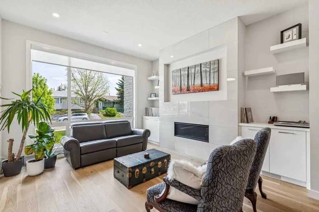 3507 41 Street SW Calgary AB T3E 3L4