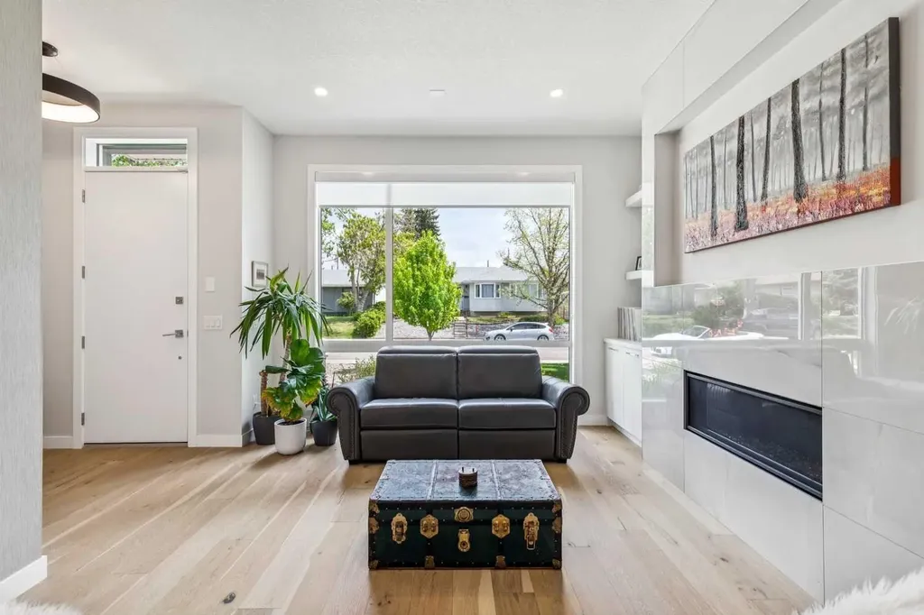 3507 41 Street SW Calgary AB T3E 3L4