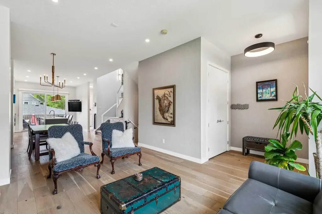 3507 41 Street SW Calgary AB T3E 3L4
