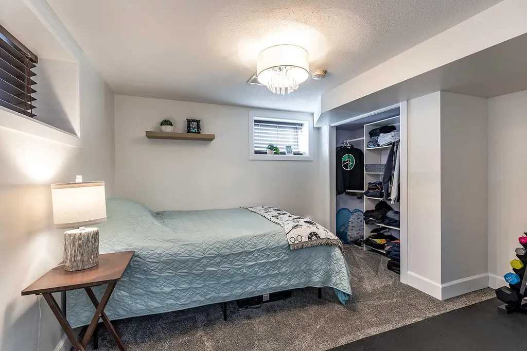 683 7 Street SW Medicine Hat AB T1A 4K9