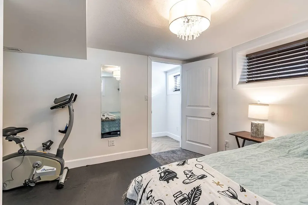 683 7 Street SW Medicine Hat AB T1A 4K9