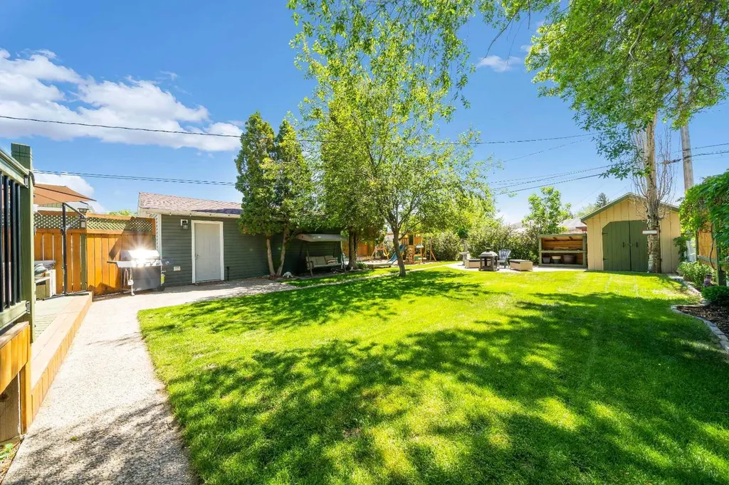 683 7 Street SW Medicine Hat AB T1A 4K9
