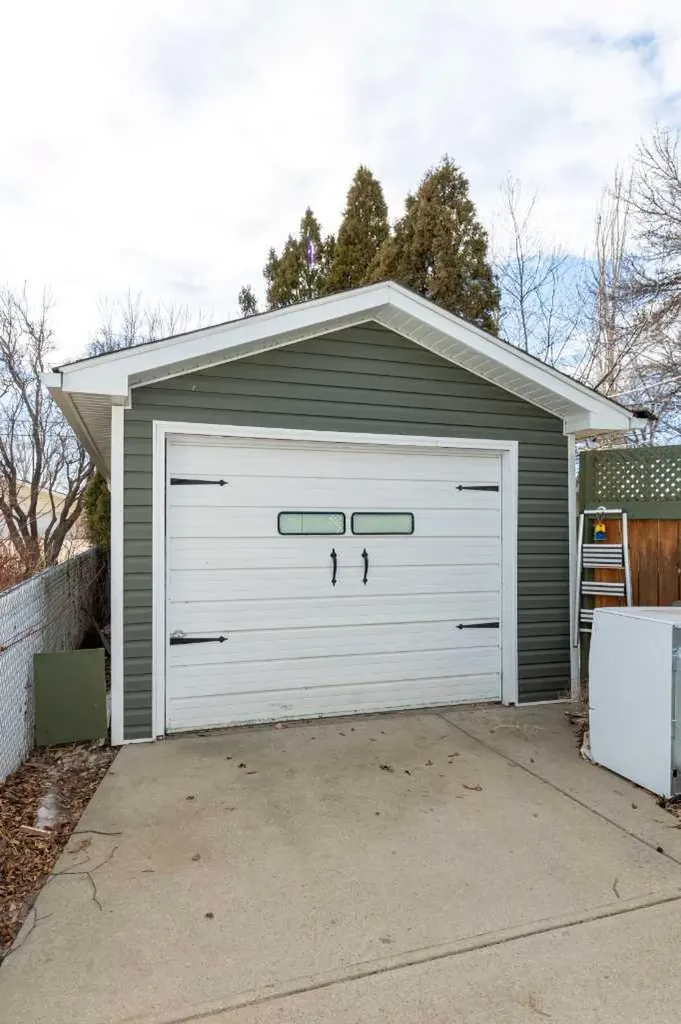 683 7 Street SW Medicine Hat AB T1A 4K9