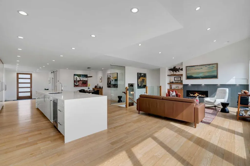 3724 Kerrydale Road SW Calgary AB T3E 4T2