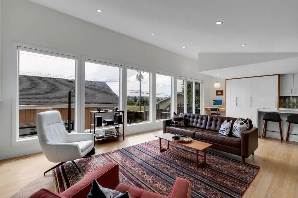 3724 Kerrydale Road SW Calgary AB T3E 4T2