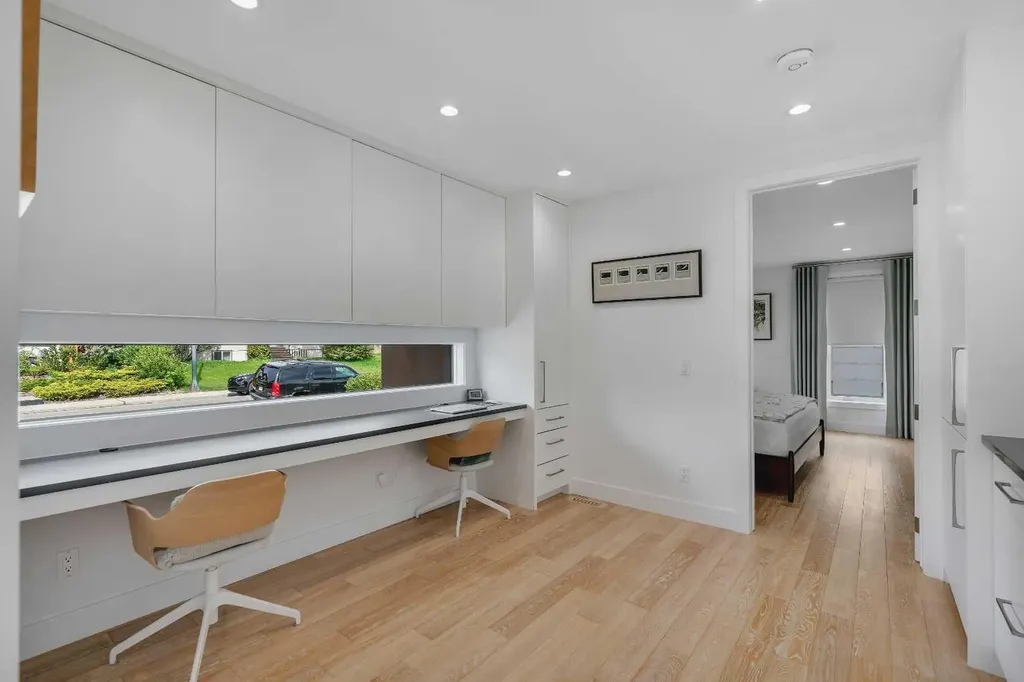 3724 Kerrydale Road SW Calgary AB T3E 4T2