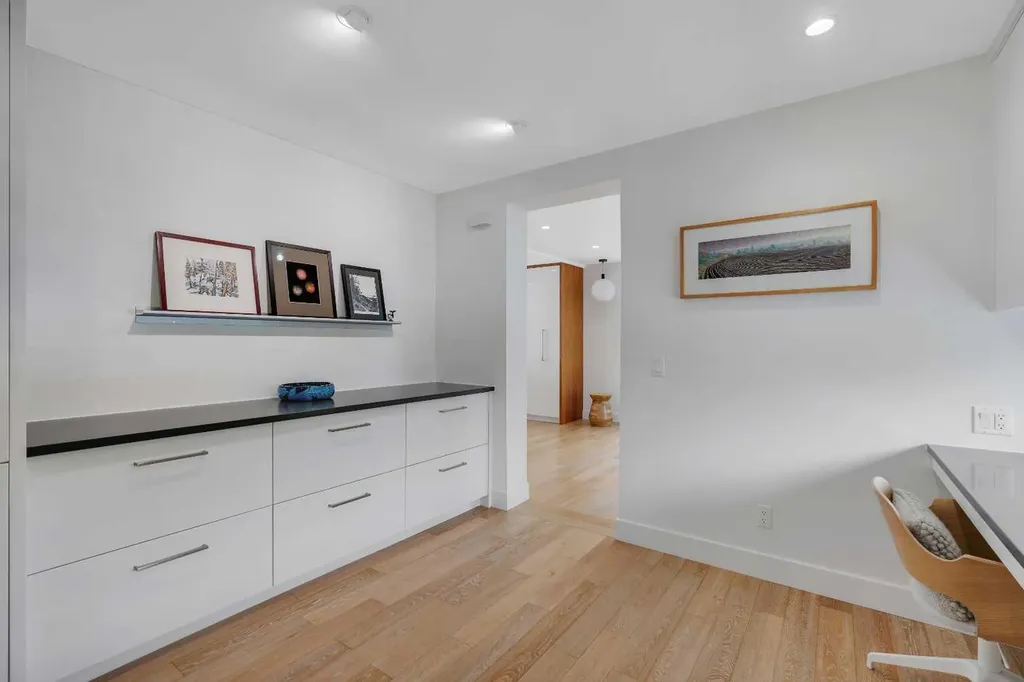 3724 Kerrydale Road SW Calgary AB T3E 4T2