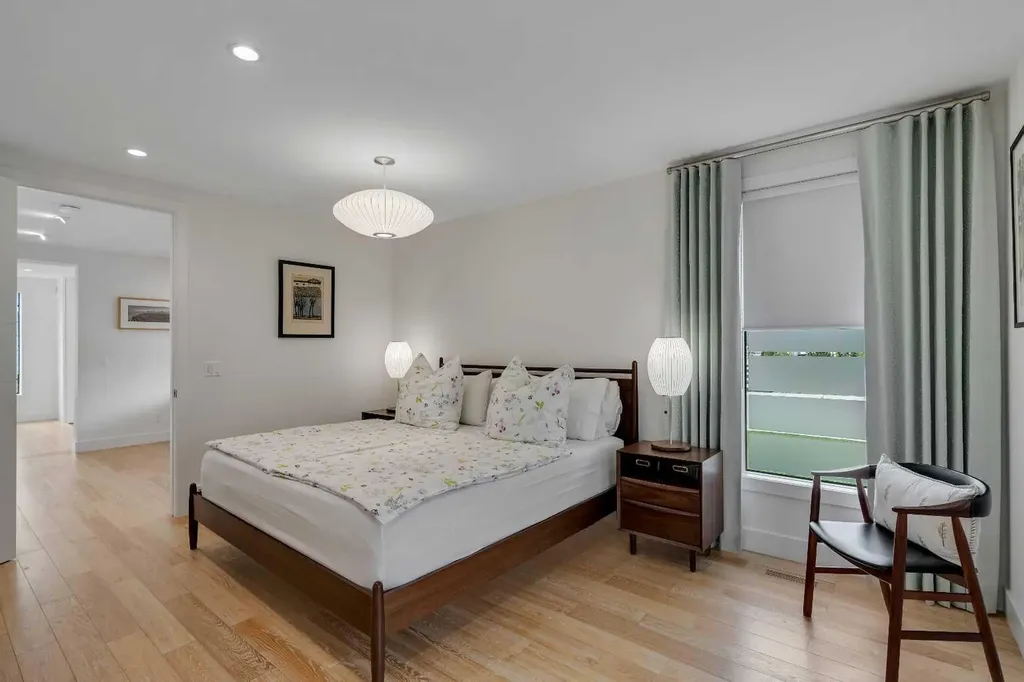 3724 Kerrydale Road SW Calgary AB T3E 4T2