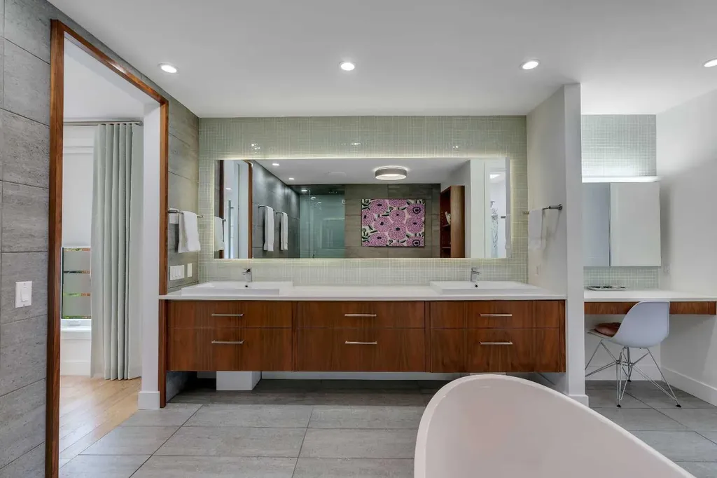 3724 Kerrydale Road SW Calgary AB T3E 4T2