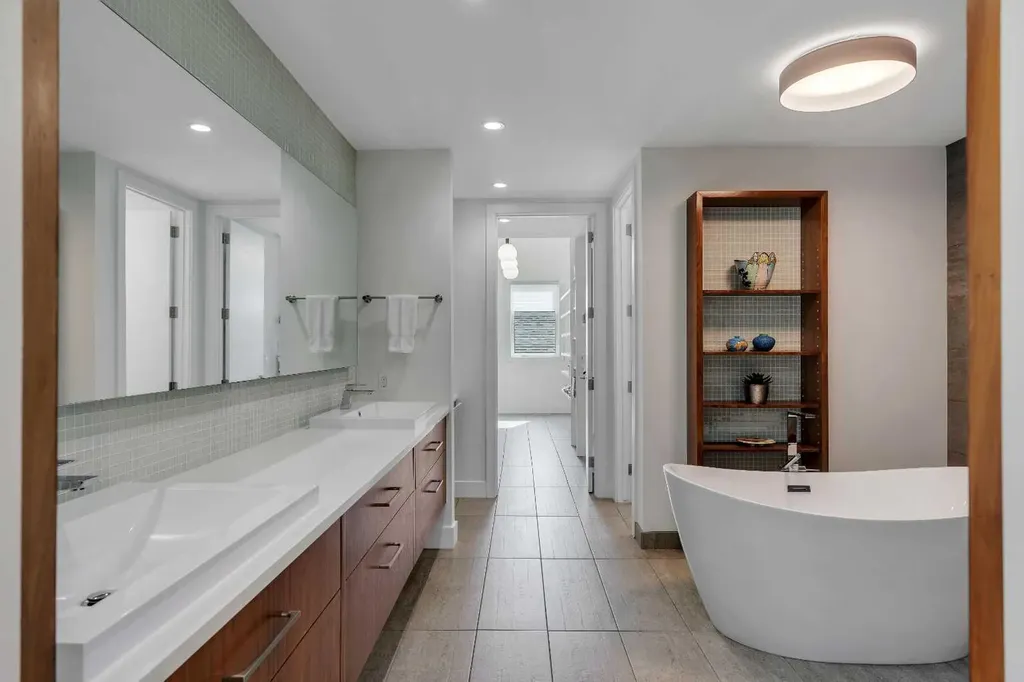 3724 Kerrydale Road SW Calgary AB T3E 4T2