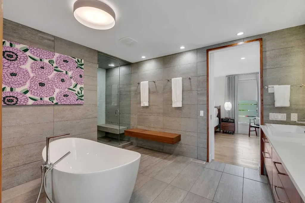 3724 Kerrydale Road SW Calgary AB T3E 4T2