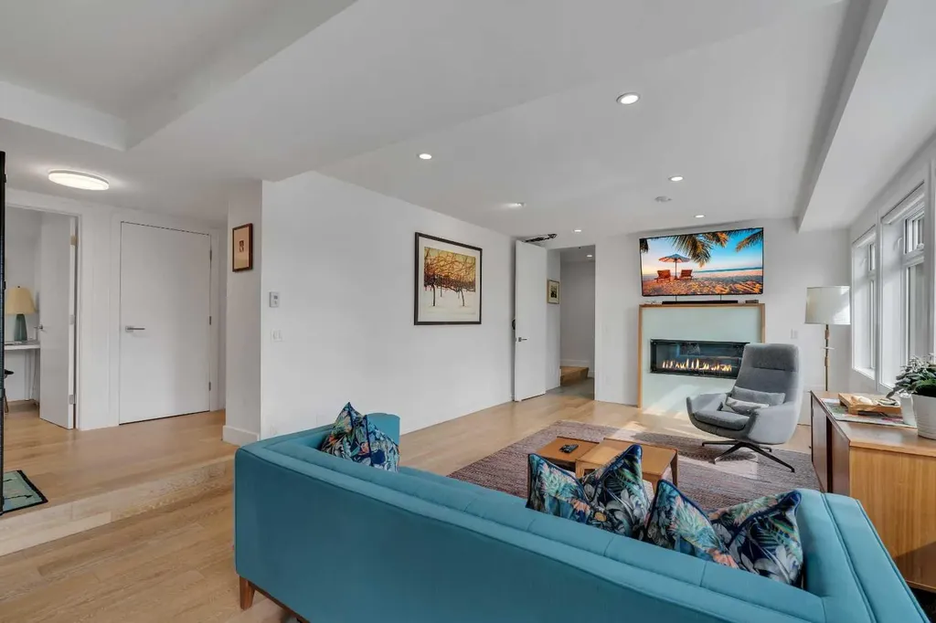 3724 Kerrydale Road SW Calgary AB T3E 4T2