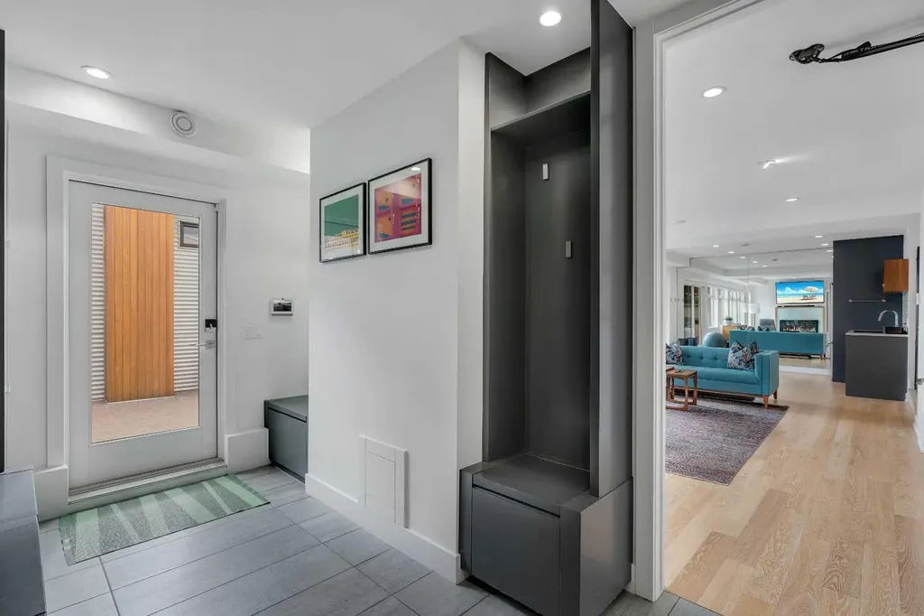 3724 Kerrydale Road SW Calgary AB T3E 4T2