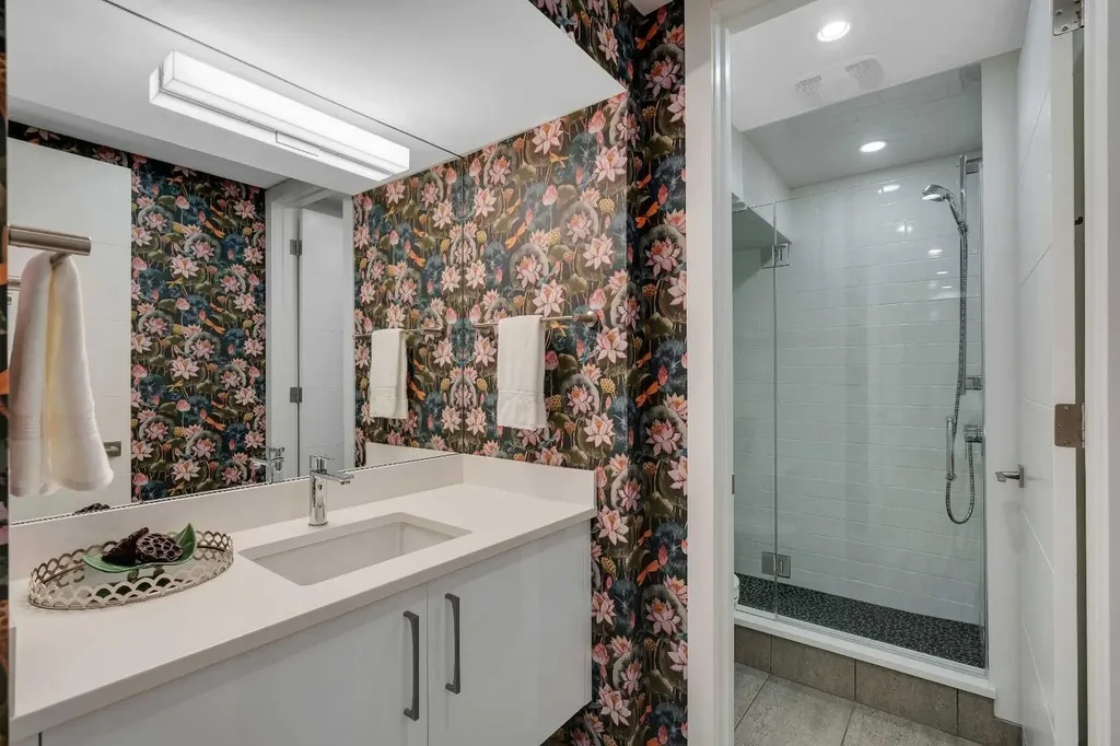 3724 Kerrydale Road SW Calgary AB T3E 4T2