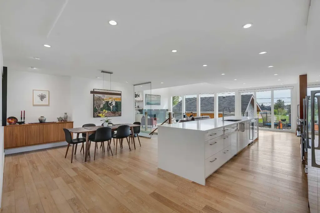 3724 Kerrydale Road SW Calgary AB T3E 4T2