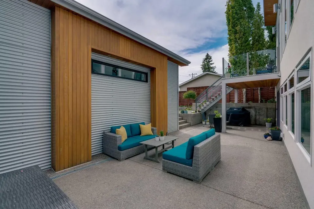 3724 Kerrydale Road SW Calgary AB T3E 4T2