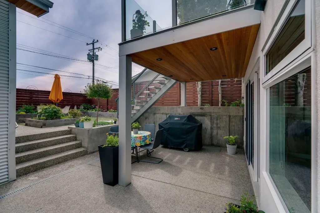 3724 Kerrydale Road SW Calgary AB T3E 4T2