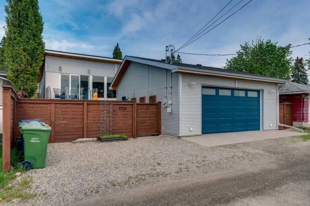3724 Kerrydale Road SW Calgary AB T3E 4T2
