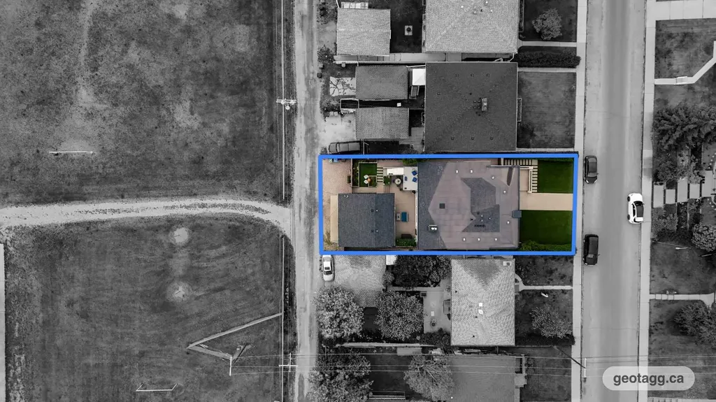 3724 Kerrydale Road SW Calgary AB T3E 4T2