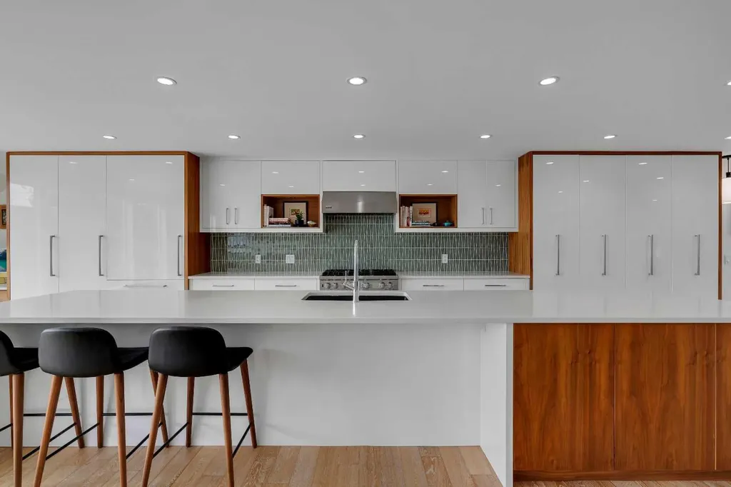 3724 Kerrydale Road SW Calgary AB T3E 4T2