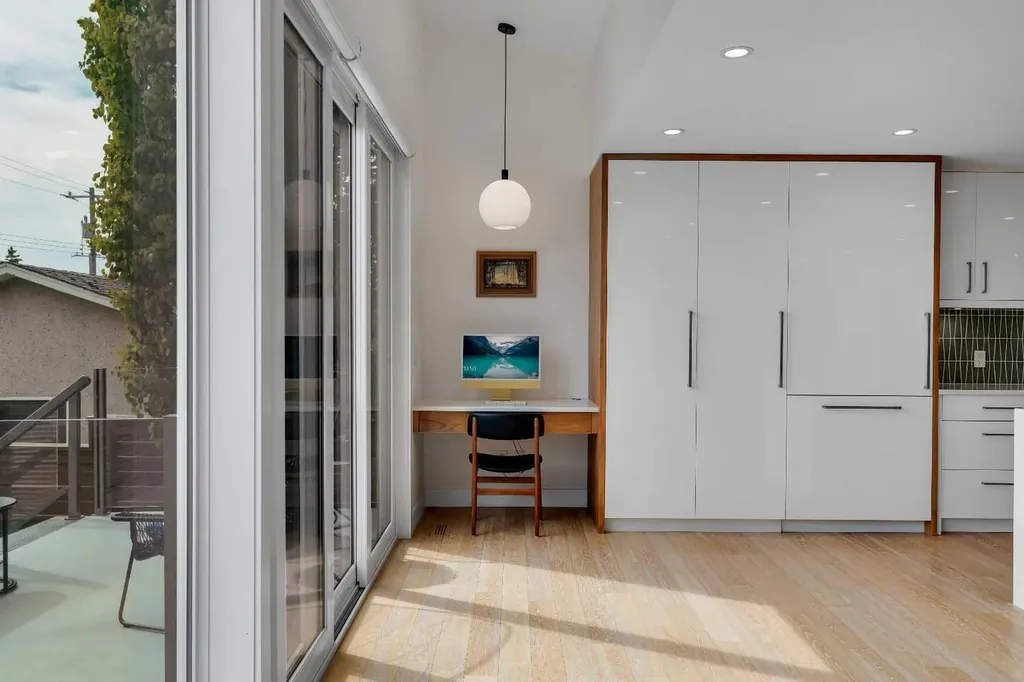 3724 Kerrydale Road SW Calgary AB T3E 4T2