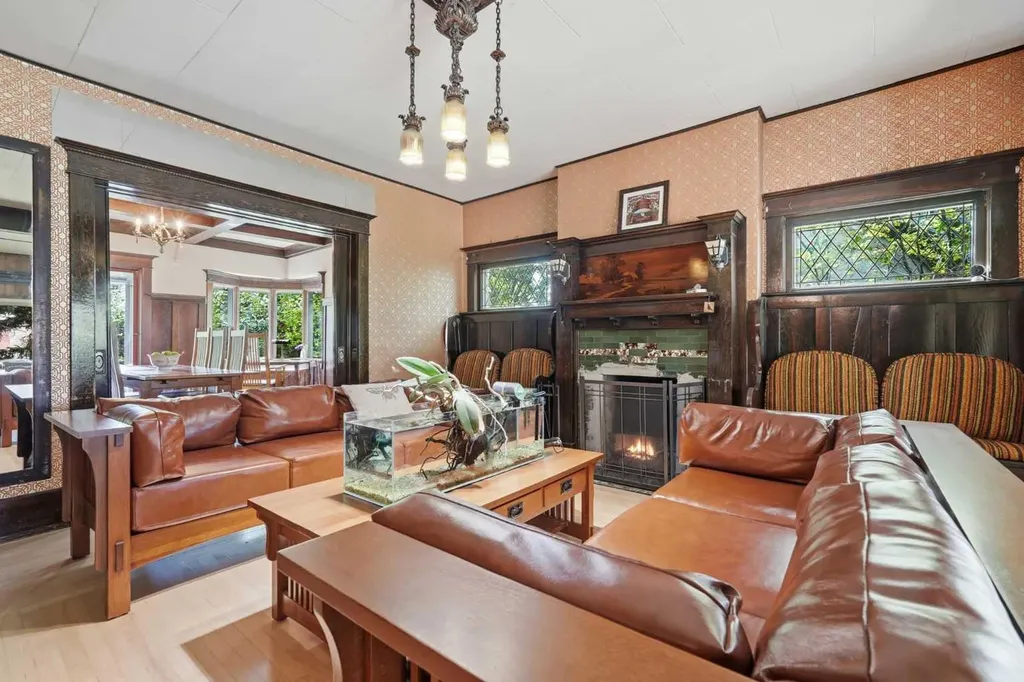 1316 15 Street NW Calgary AB T2N 2B6