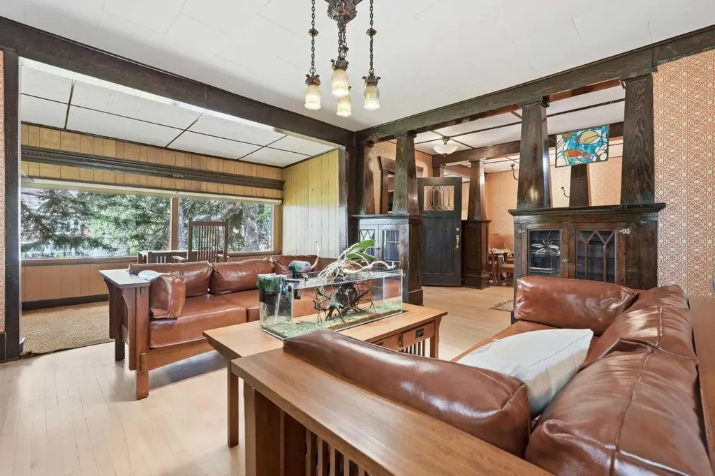 1316 15 Street NW Calgary AB T2N 2B6