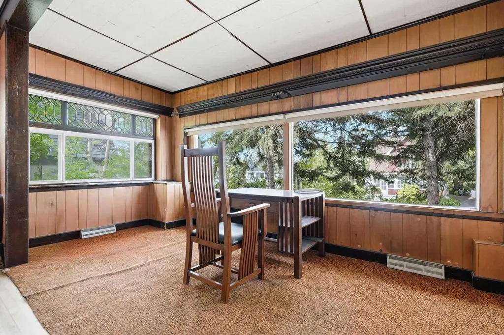 1316 15 Street NW Calgary AB T2N 2B6