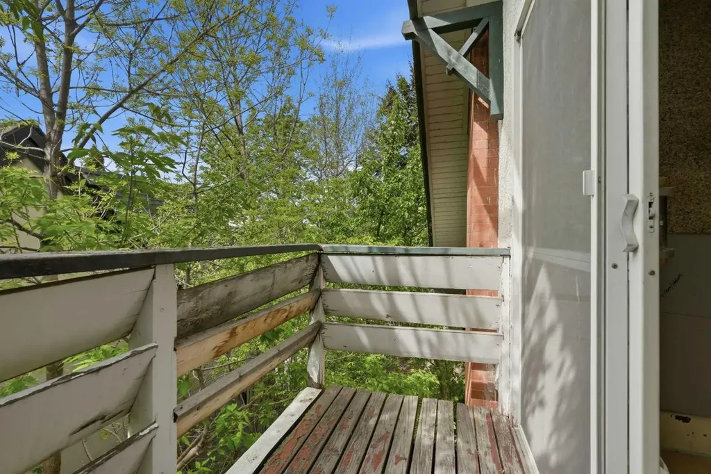 1316 15 Street NW Calgary AB T2N 2B6