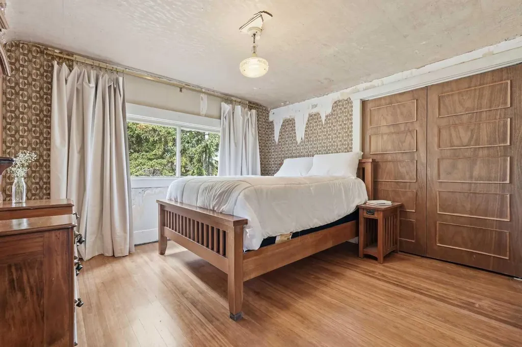 1316 15 Street NW Calgary AB T2N 2B6