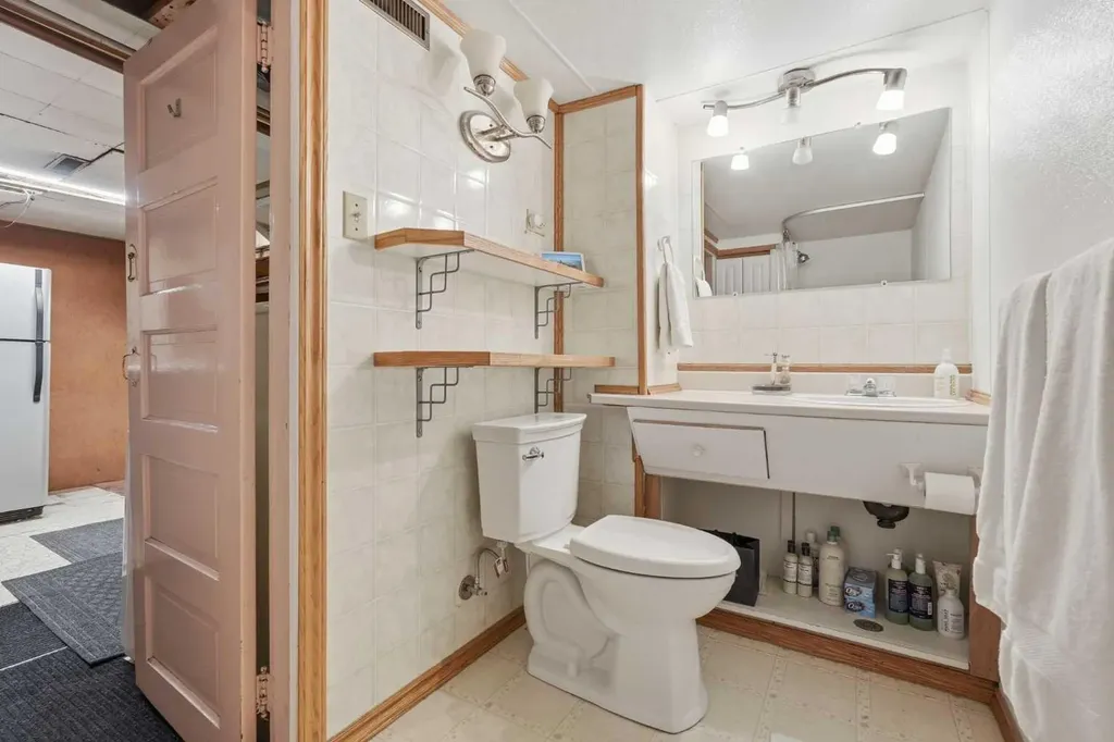 1316 15 Street NW Calgary AB T2N 2B6