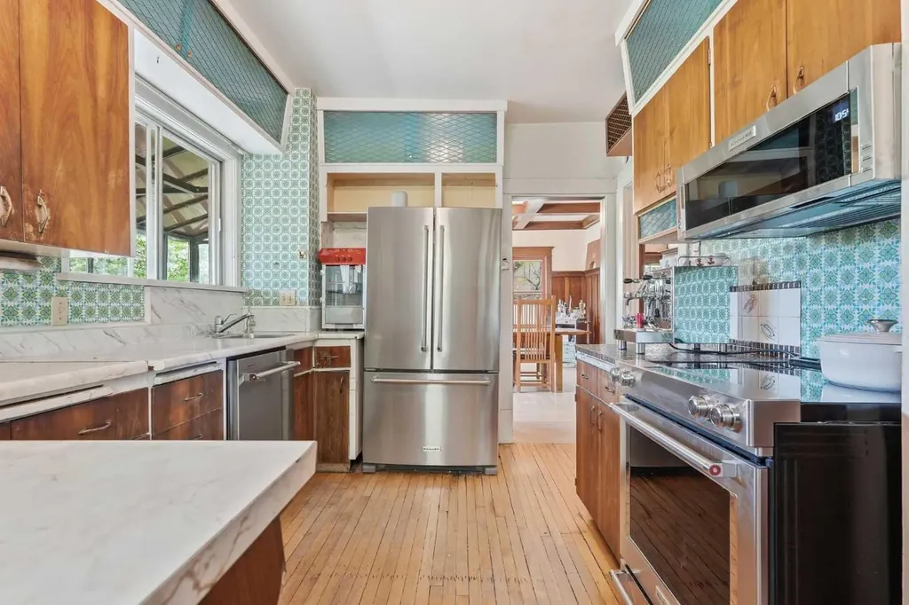 1316 15 Street NW Calgary AB T2N 2B6