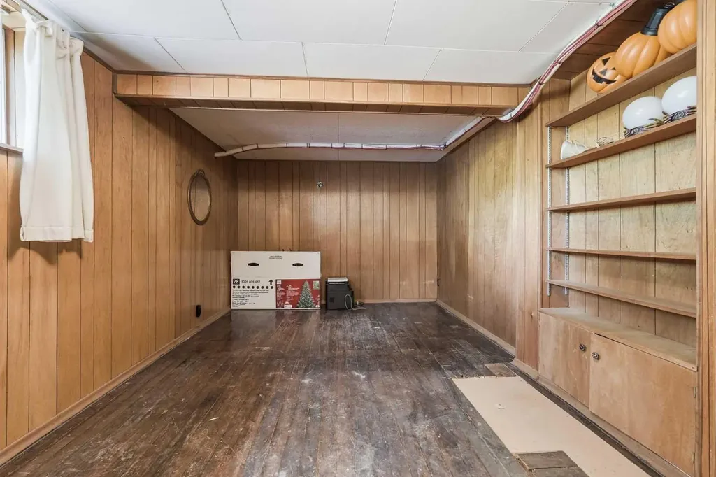 1316 15 Street NW Calgary AB T2N 2B6