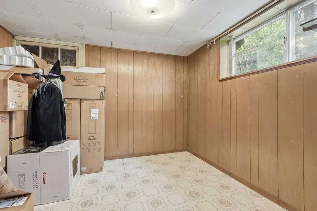 1316 15 Street NW Calgary AB T2N 2B6