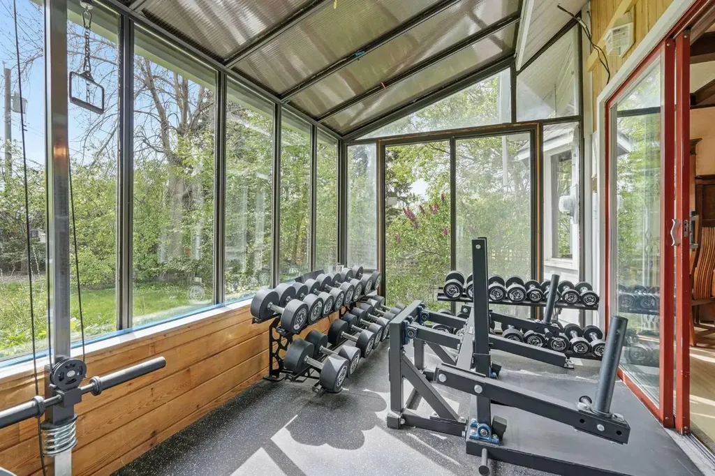 1316 15 Street NW Calgary AB T2N 2B6