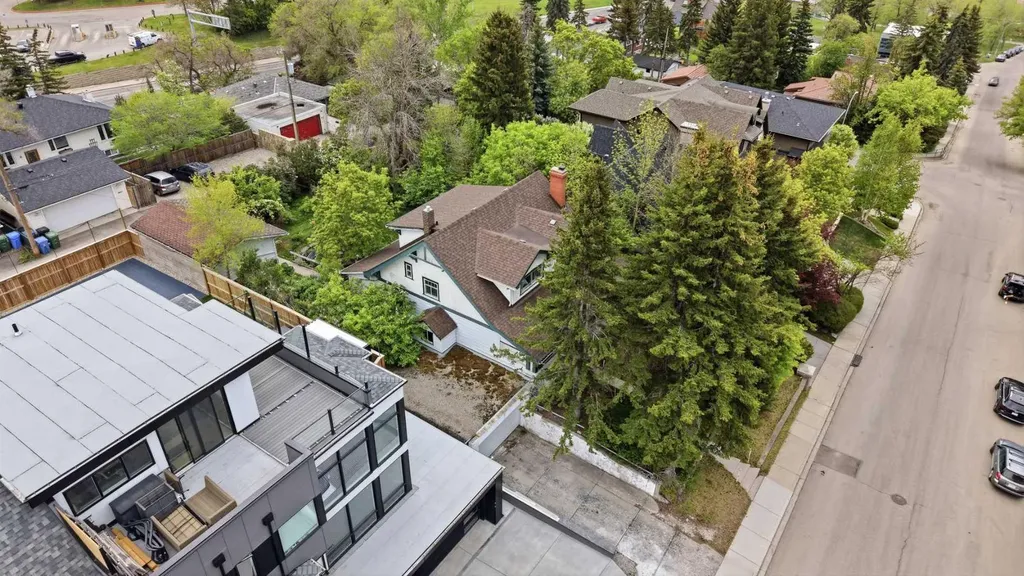 1316 15 Street NW Calgary AB T2N 2B6