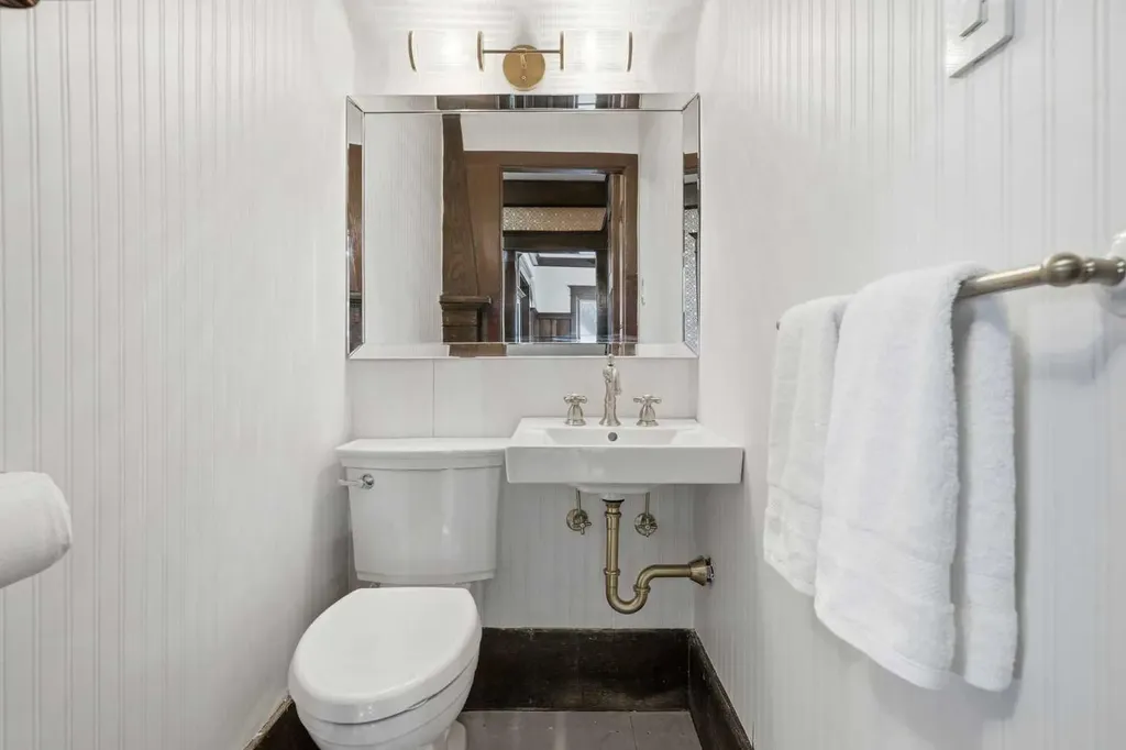 1316 15 Street NW Calgary AB T2N 2B6