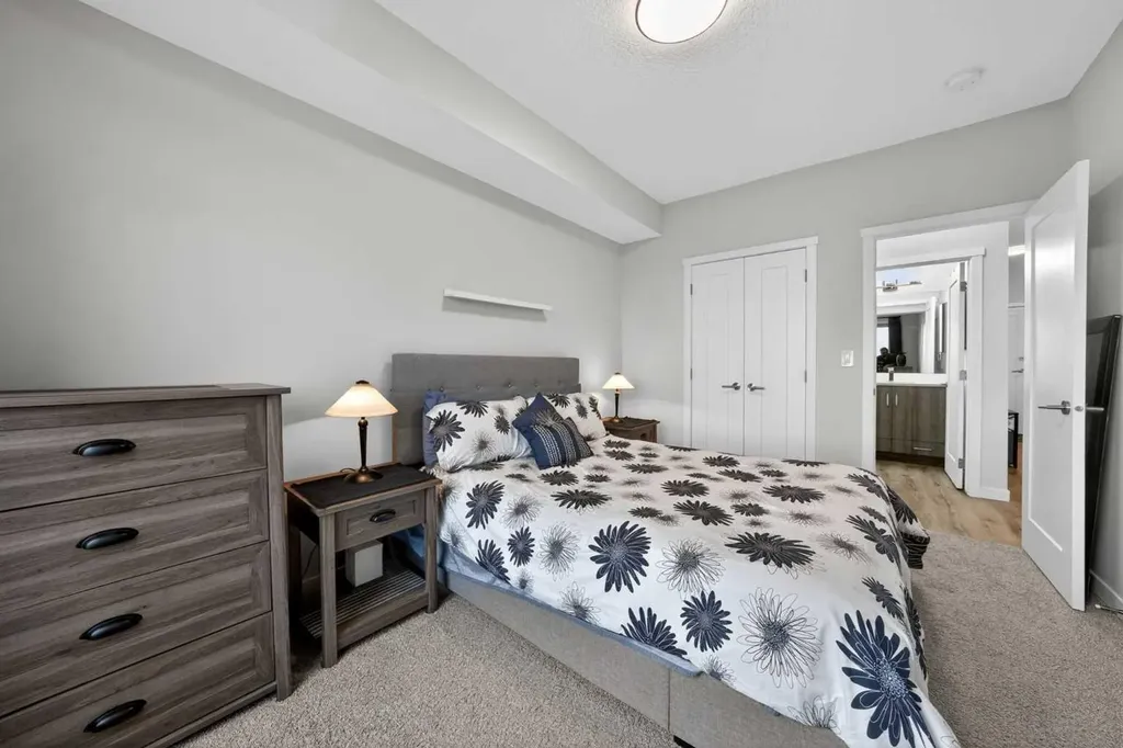 71 Shawnee Common SW Calgary AB T2Y 0R2