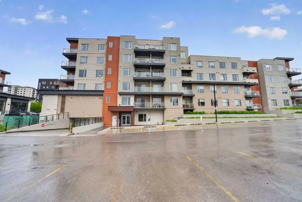 71 Shawnee Common SW Calgary AB T2Y 0R2