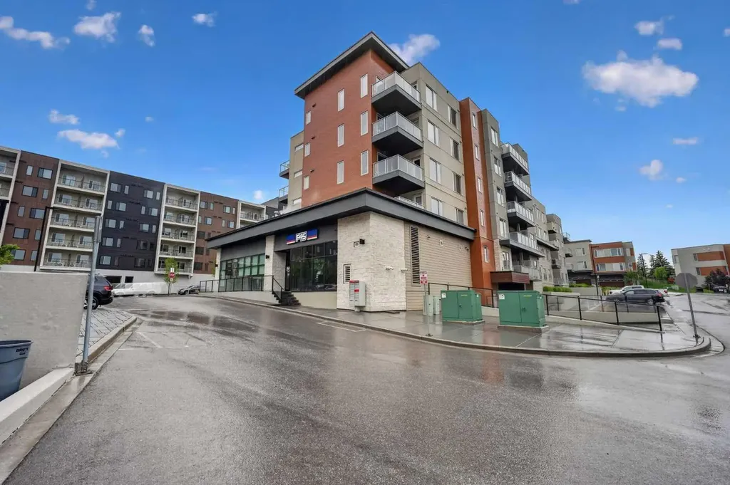 71 Shawnee Common SW Calgary AB T2Y 0R2