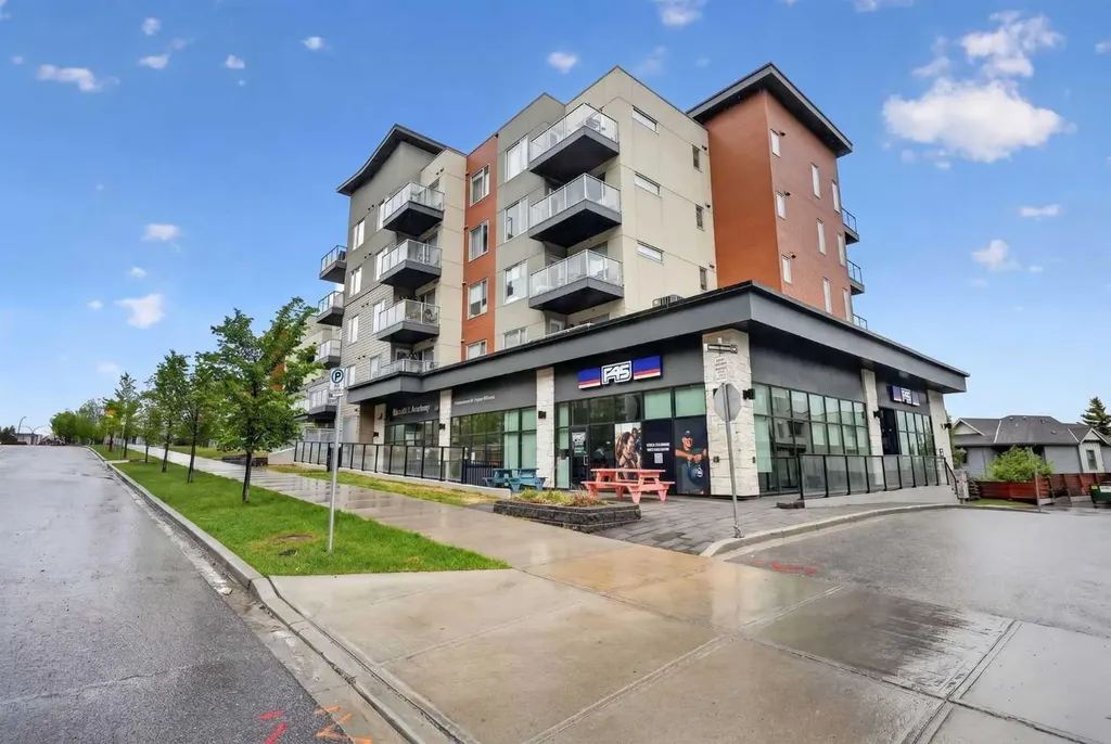 71 Shawnee Common SW Calgary AB T2Y 0R2