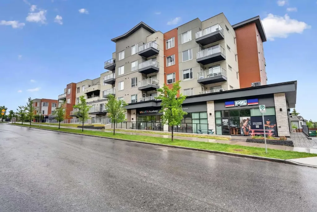 71 Shawnee Common SW Calgary AB T2Y 0R2
