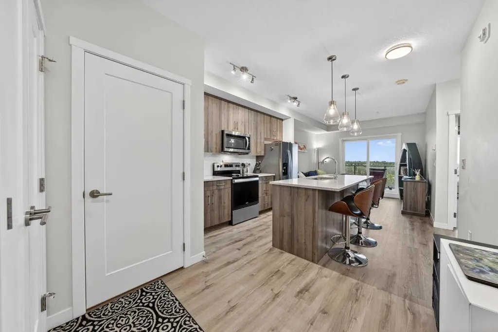 71 Shawnee Common SW Calgary AB T2Y 0R2
