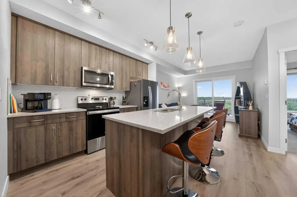71 Shawnee Common SW Calgary AB T2Y 0R2