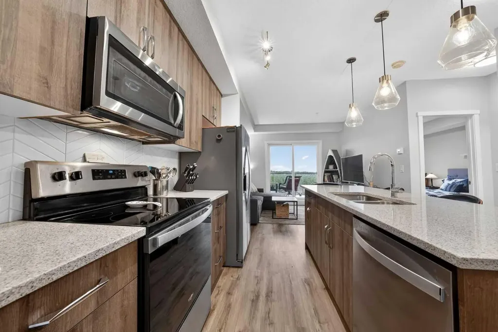 71 Shawnee Common SW Calgary AB T2Y 0R2