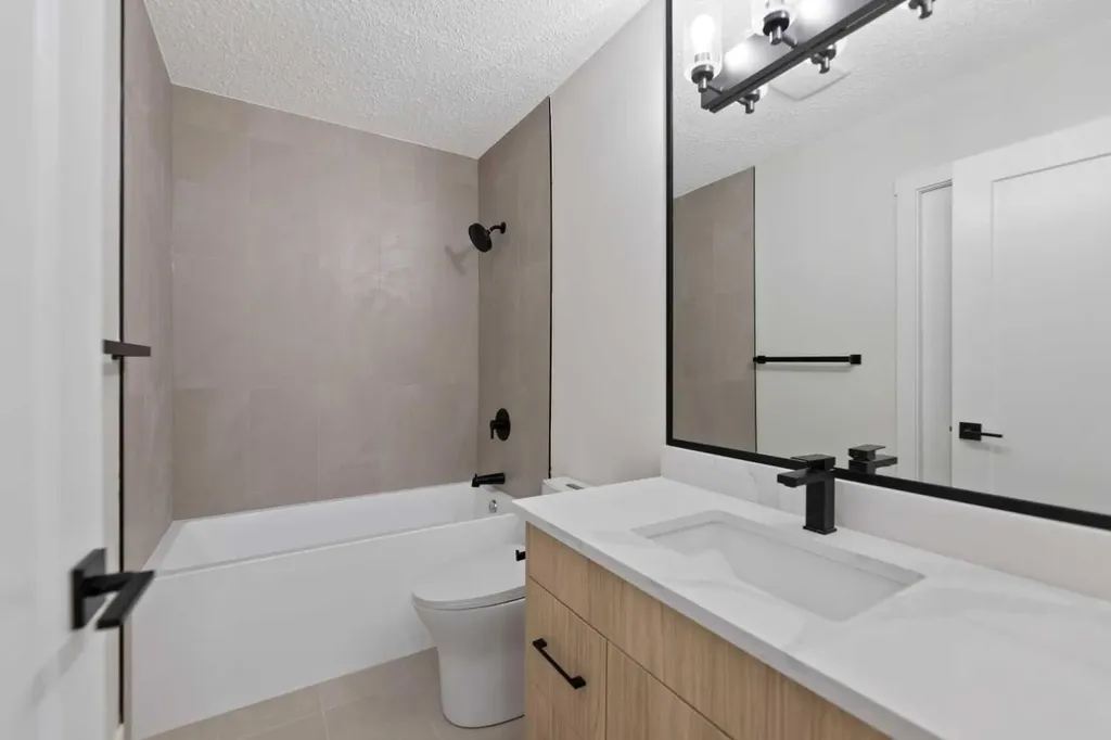 2031 24 Avenue NE Calgary AB t2e8h4