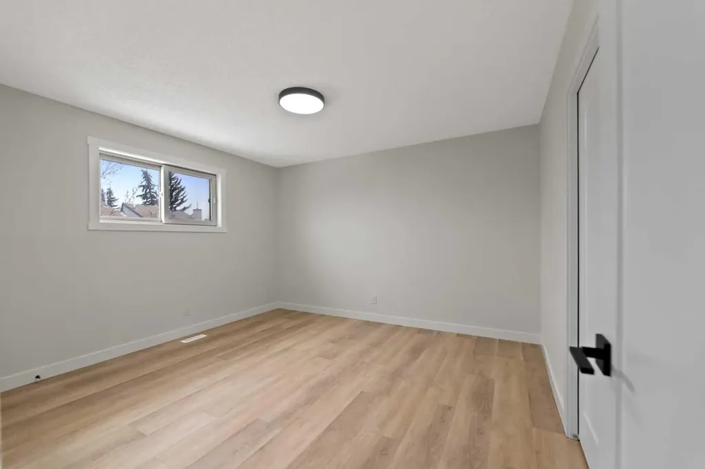 2031 24 Avenue NE Calgary AB t2e8h4