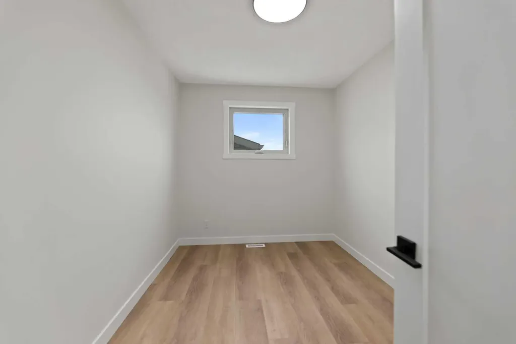 2031 24 Avenue NE Calgary AB t2e8h4